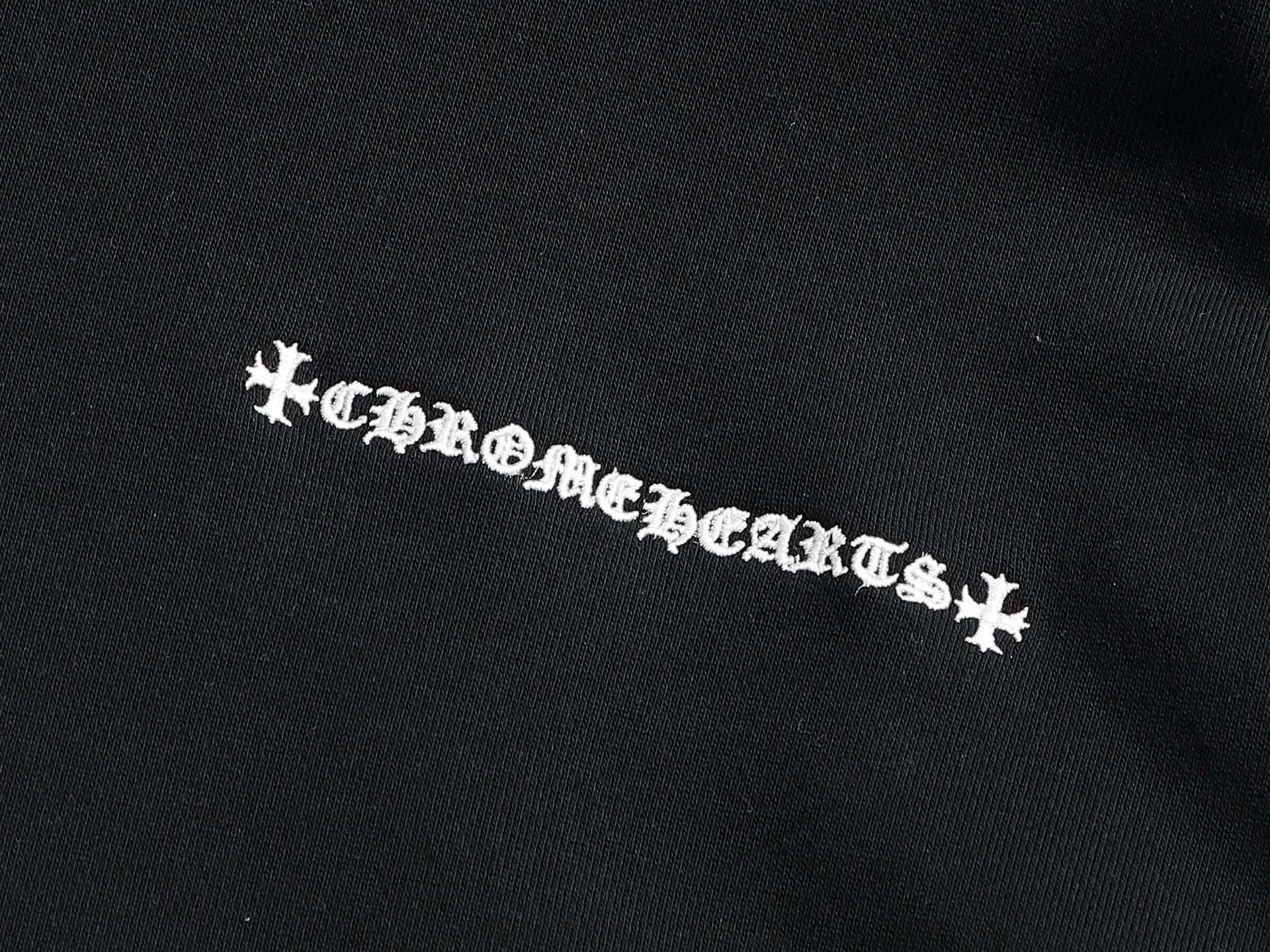 P230 Chrome hearts ch Chrome hearts cross leather embroidered round neck sweatshirt, large version, loose and stylish, low version, slim version, upper body and crotch pull, 100% commitment: top quality, not fast food, the highest version on the market, top quality, 420 grams, 26 custom-dyed double yarn cotton, same style for men and women, complete with three standards. Color: Black White Size: XS-L